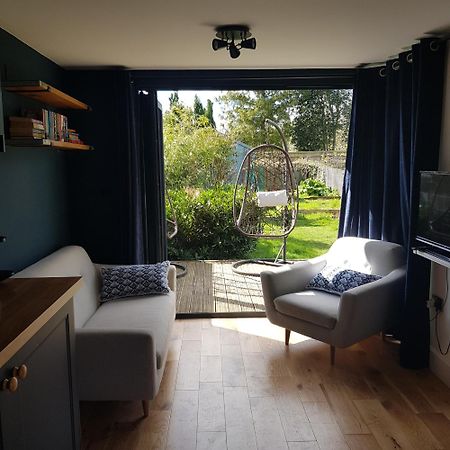 Modern 1-Bed Apartment, Plus Parking, Near Oxford And The Jr 외부 사진