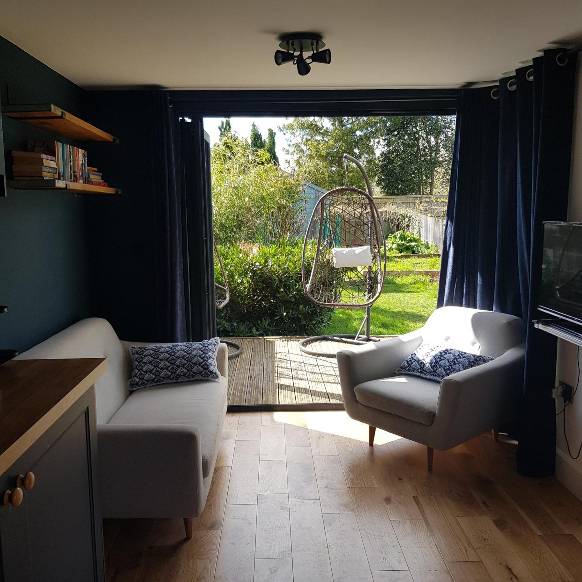 Modern 1-Bed Apartment, Plus Parking, Near Oxford And The Jr 외부 사진